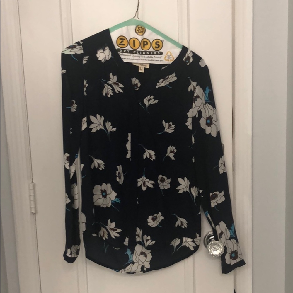 Navy 100% silk blouse with white flowers sz XS